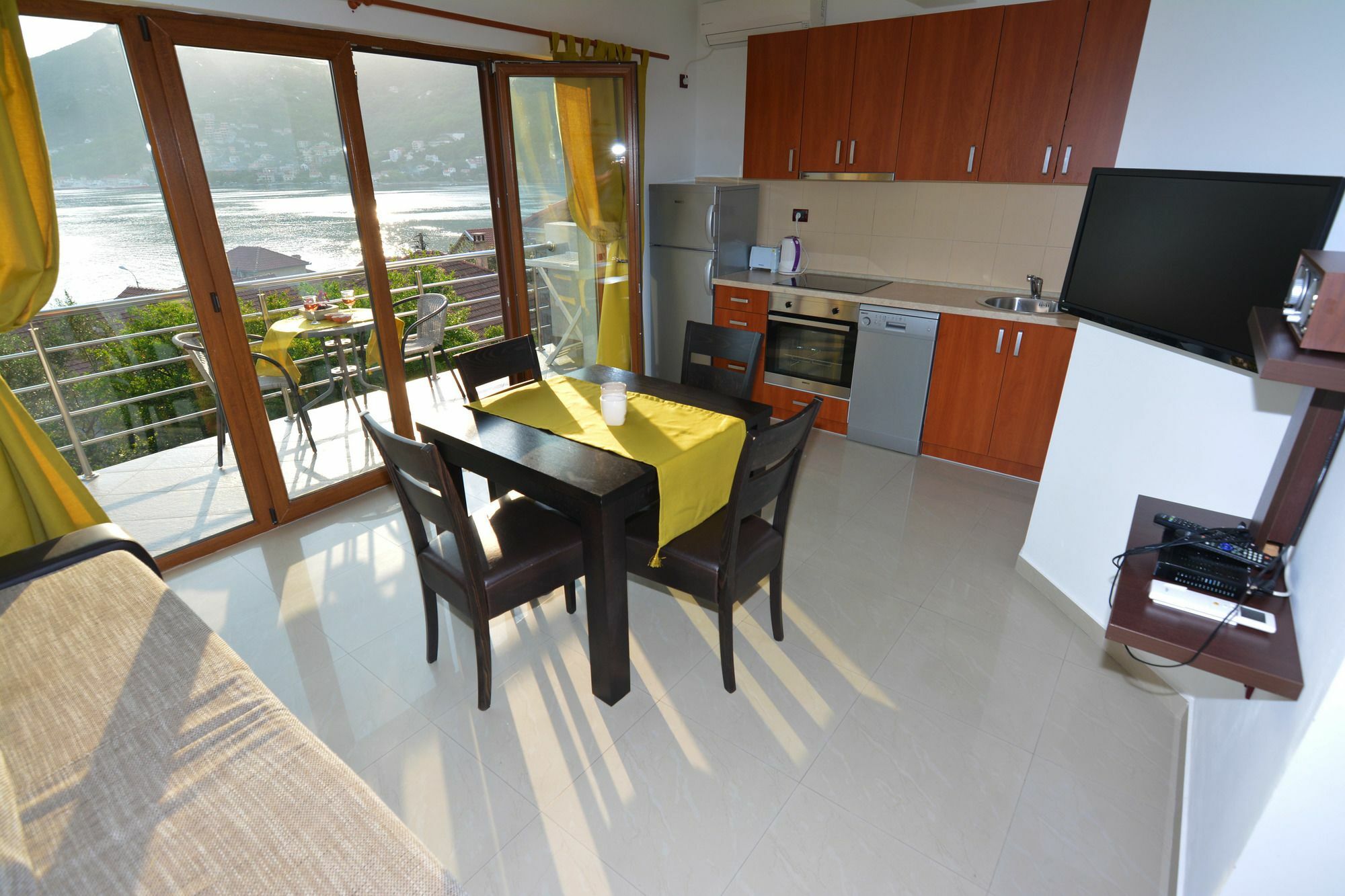 Tale House Montenegro Тиват Екстериор снимка