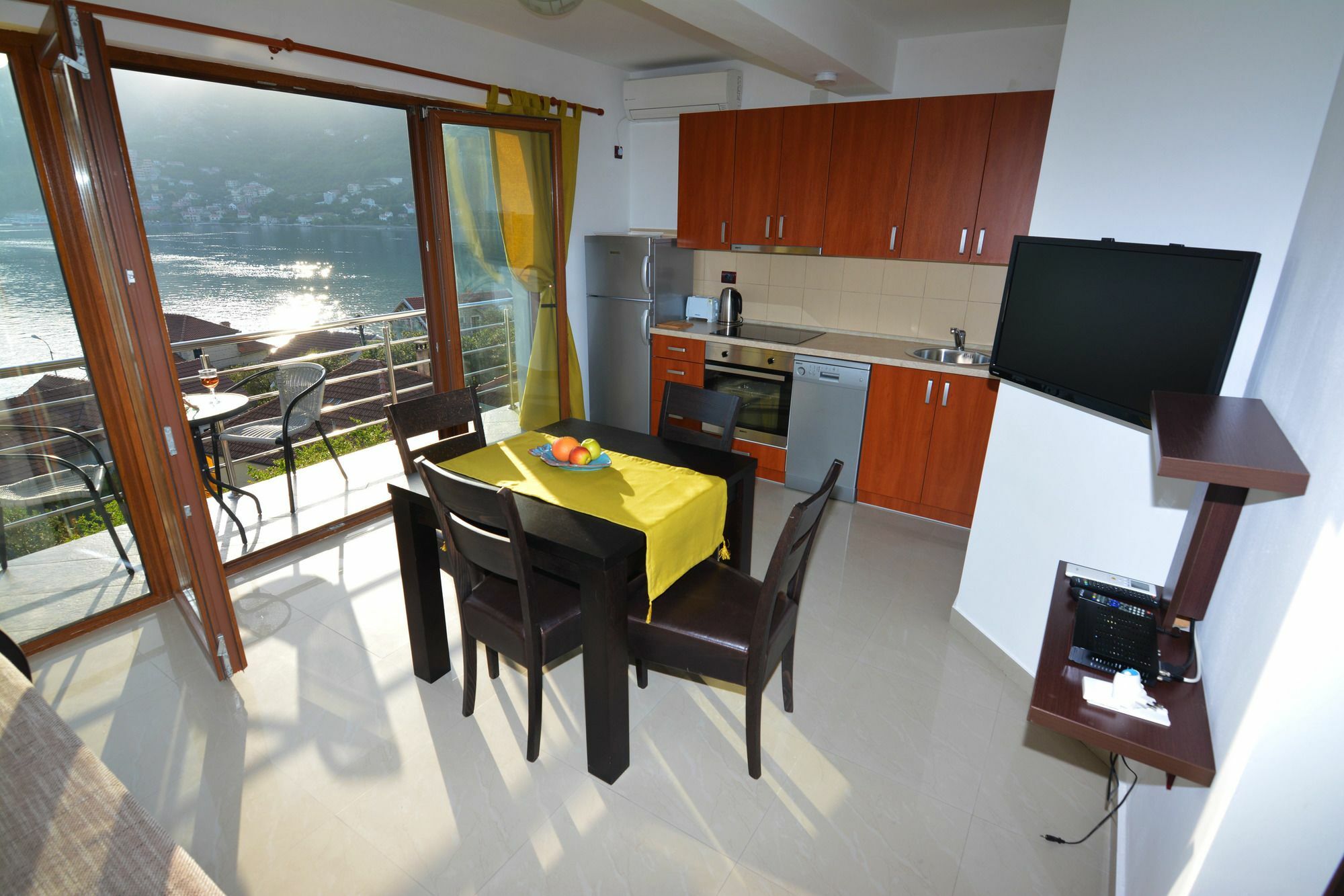 Tale House Montenegro Тиват Екстериор снимка